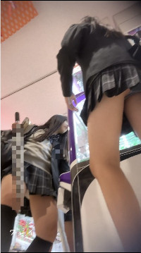 【4k】ゲーセンで生パンJKを粘着撮影　　２名生パン