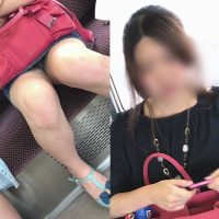 （顔出し期間限定版）電車対面パンチラ2019-PRE13-今どき可愛い美脚美肌JDの白パンティ接近戦
