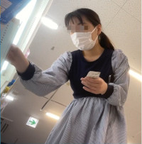 お姉さん4名　お尻突き出しパンチラ