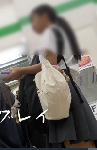 JKお宝＃84 ポニーテールJKの水玉パンツ　　他２名